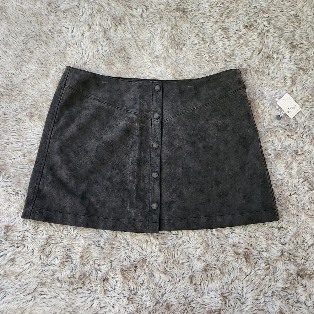 Free People button front
